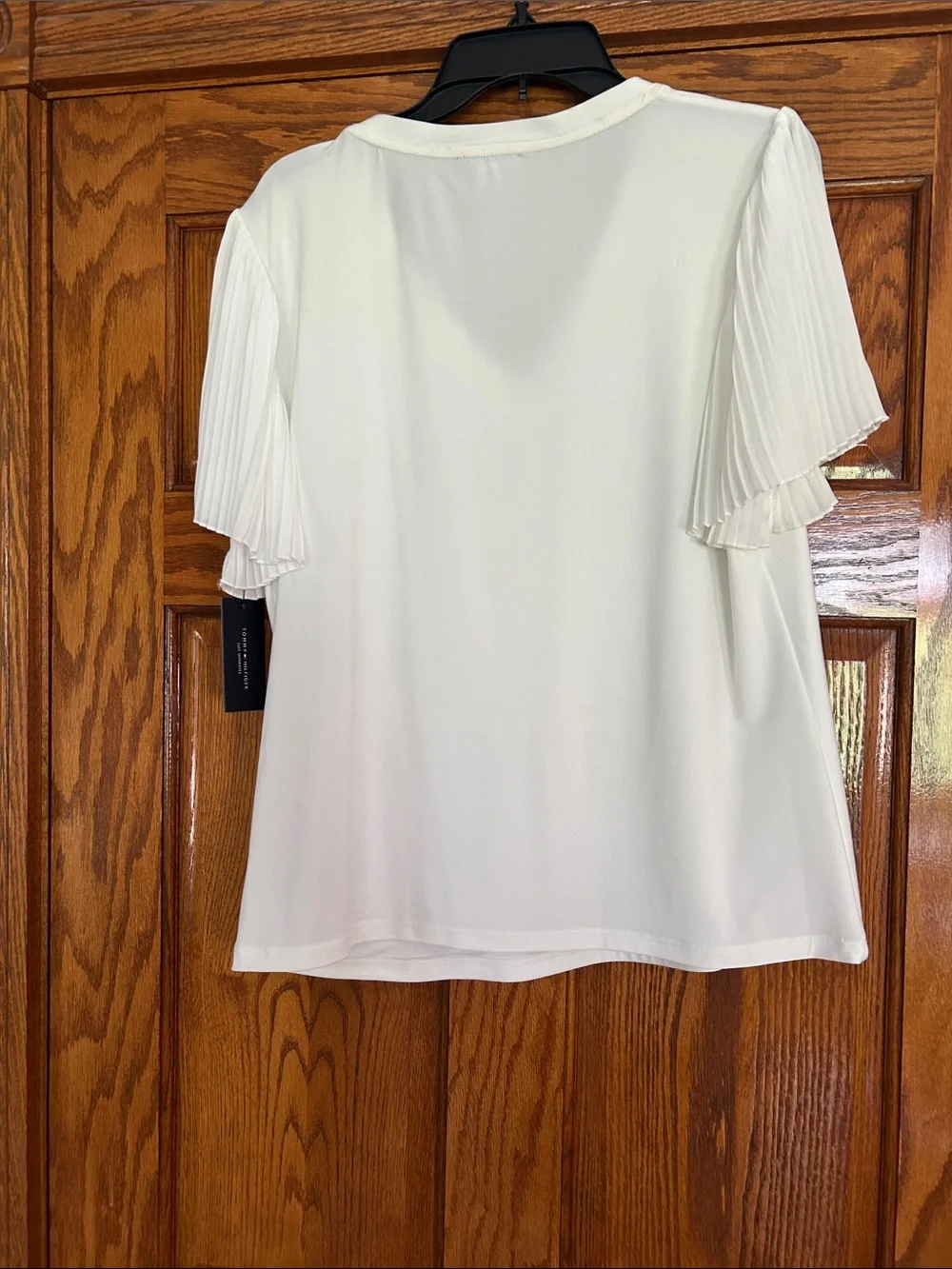 Tommy Hilfiger NWT White Pleated Sleeve V-Neck Blouse - Picture 6 of 8